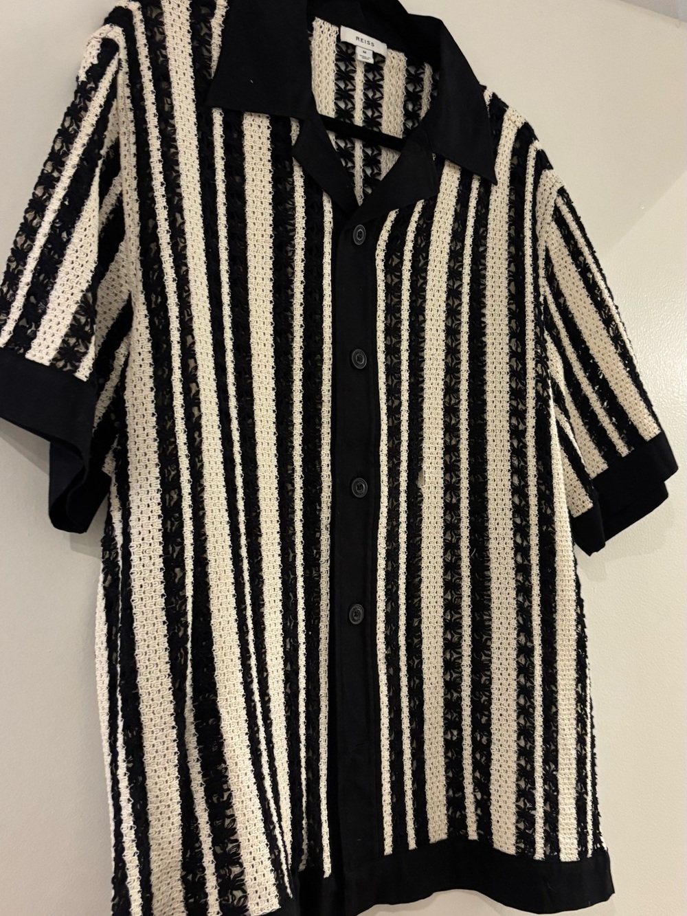 Men’s REISS knitted/crochet short sleeve, collared button down. Size | M